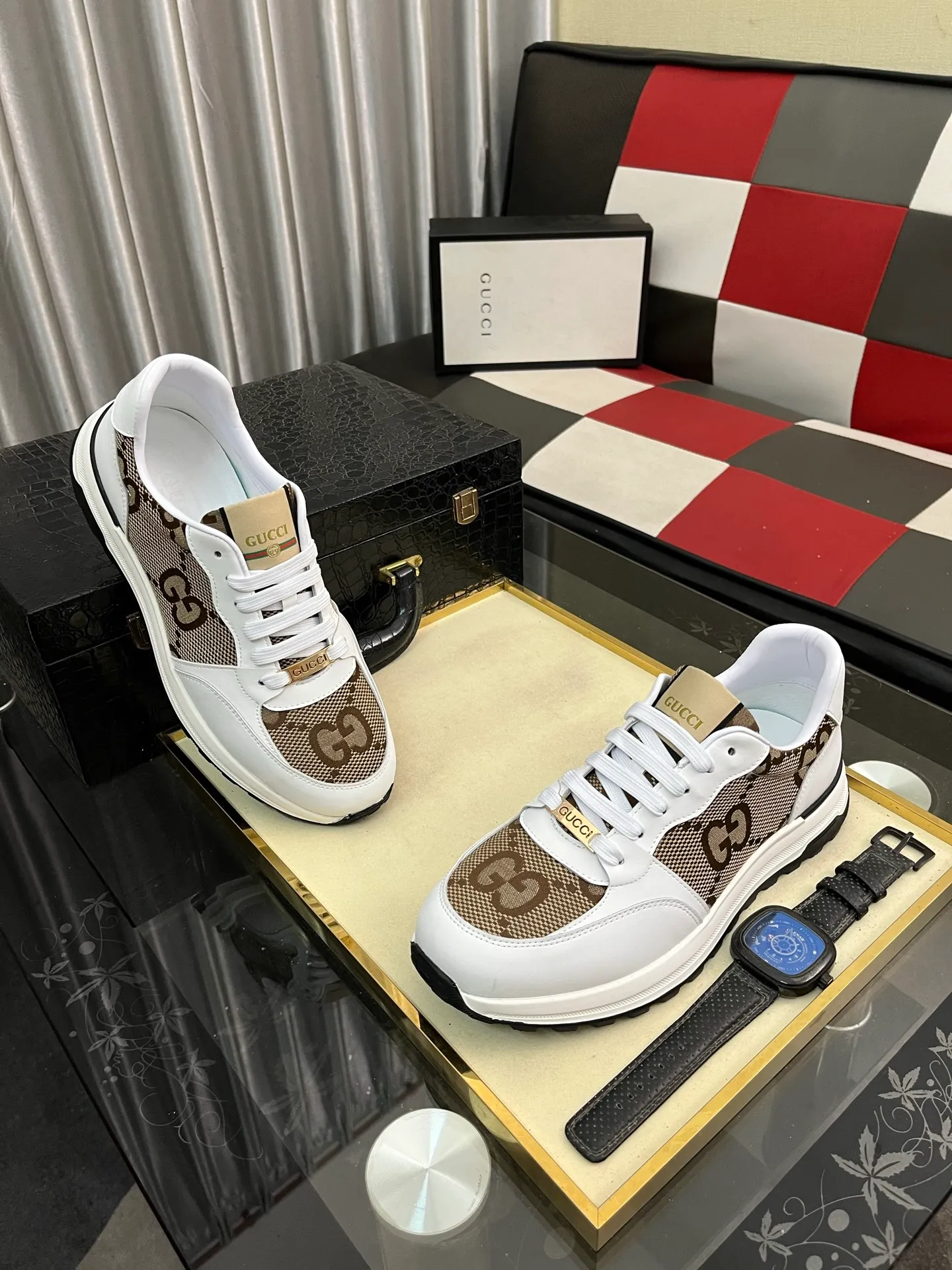 Men's shoes💰420⌚️⌚️[GUCCI] Gucci men's casual shoes are absolutely popular🔥The ultimate matching item for trendy men! The charm of super texture is irresistible, the main recommendation, the flower leather color is bright! The upper is made of high-quality cowhide + breathable fabric, sheepskin feet, wear-resistant rubber sole, noble and elegant! Extremely comfortable🎁🎁You can be as handsome as you want💪 38-442️⃣colors available